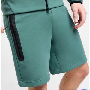 FOOTLOCKER ~Youth Nike Tech  Shorts